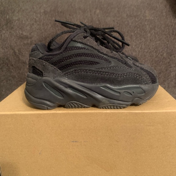 Toddler Yeezy 700 Boost - Picture 4 of 7